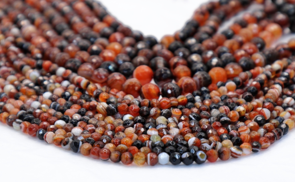 B/R/W Banded Agate (Dream Agate) Faceted Round Beads 8 mm