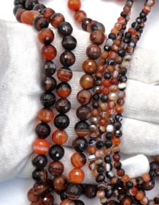 B/R/W Banded Agate (Dream Agate) Faceted Round Beads 4 mm